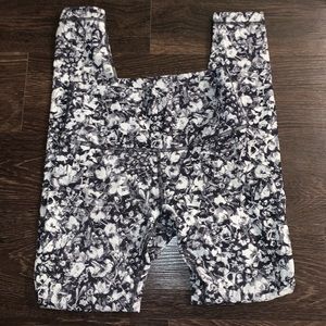 Lululemon black and white leggings tights pants